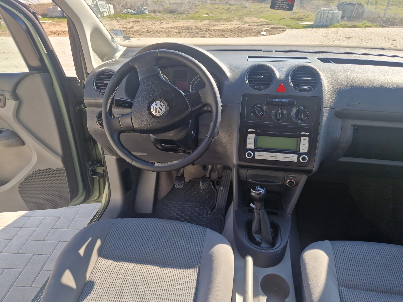 VW Caddy 7 месно, снимка 5 - Автомобили и джипове - 53748145