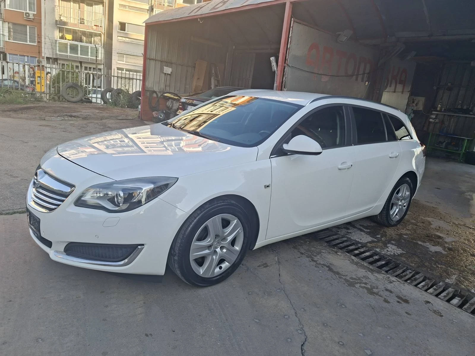 Opel Insignia 2.0 tdci, снимка 2 - Автомобили и джипове - 55752363