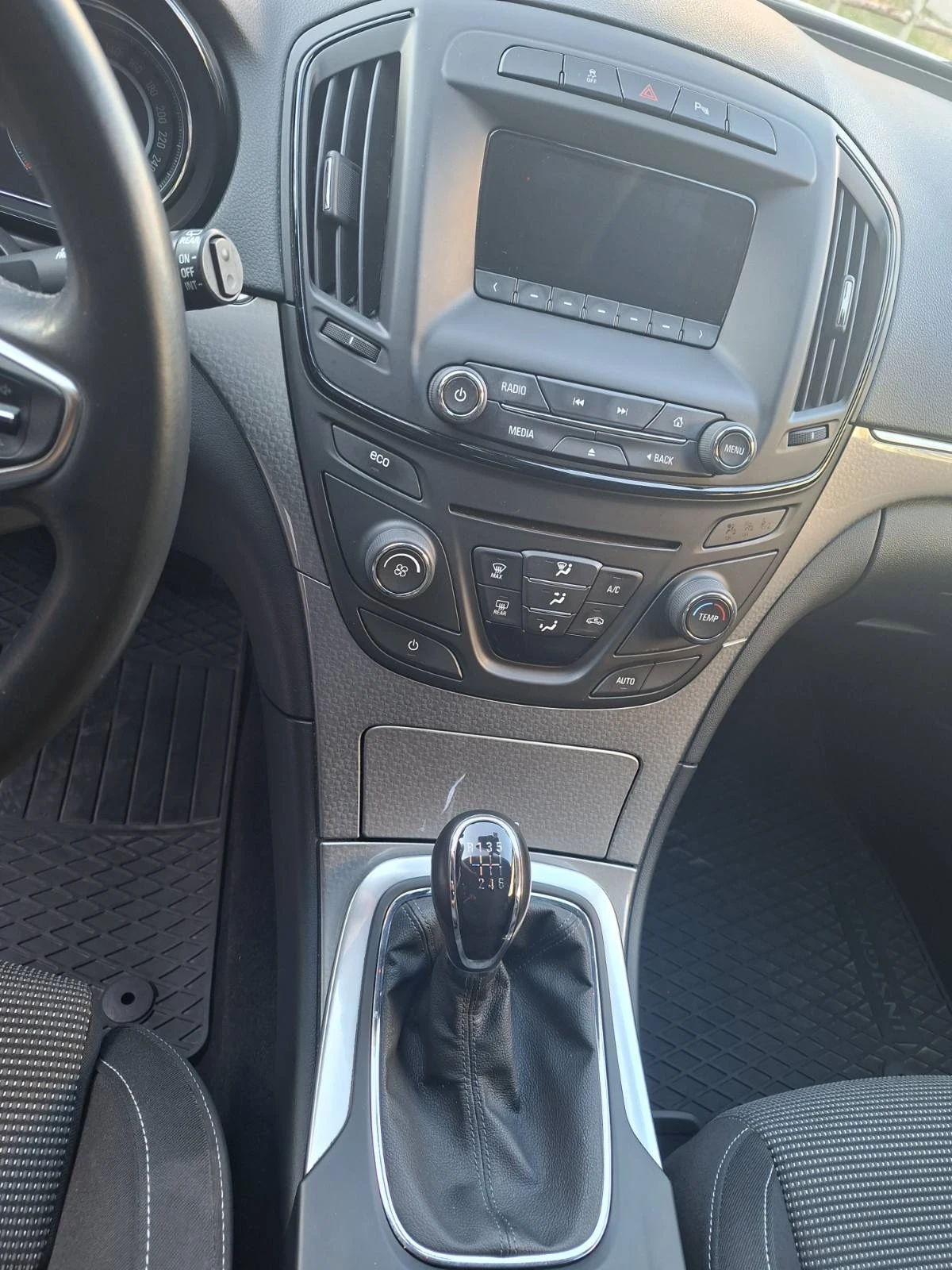 Opel Insignia 2.0 tdci, снимка 11 - Автомобили и джипове - 55752363