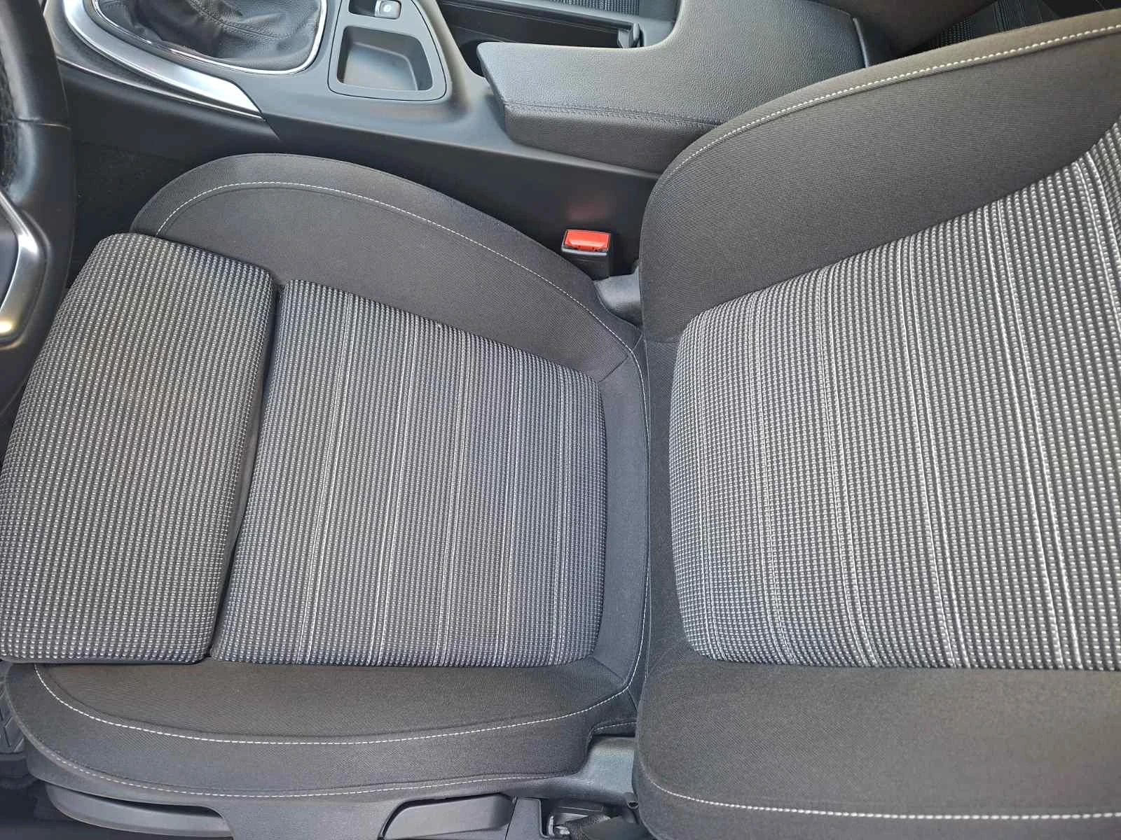 Opel Insignia 2.0 tdci, снимка 8 - Автомобили и джипове - 55752363