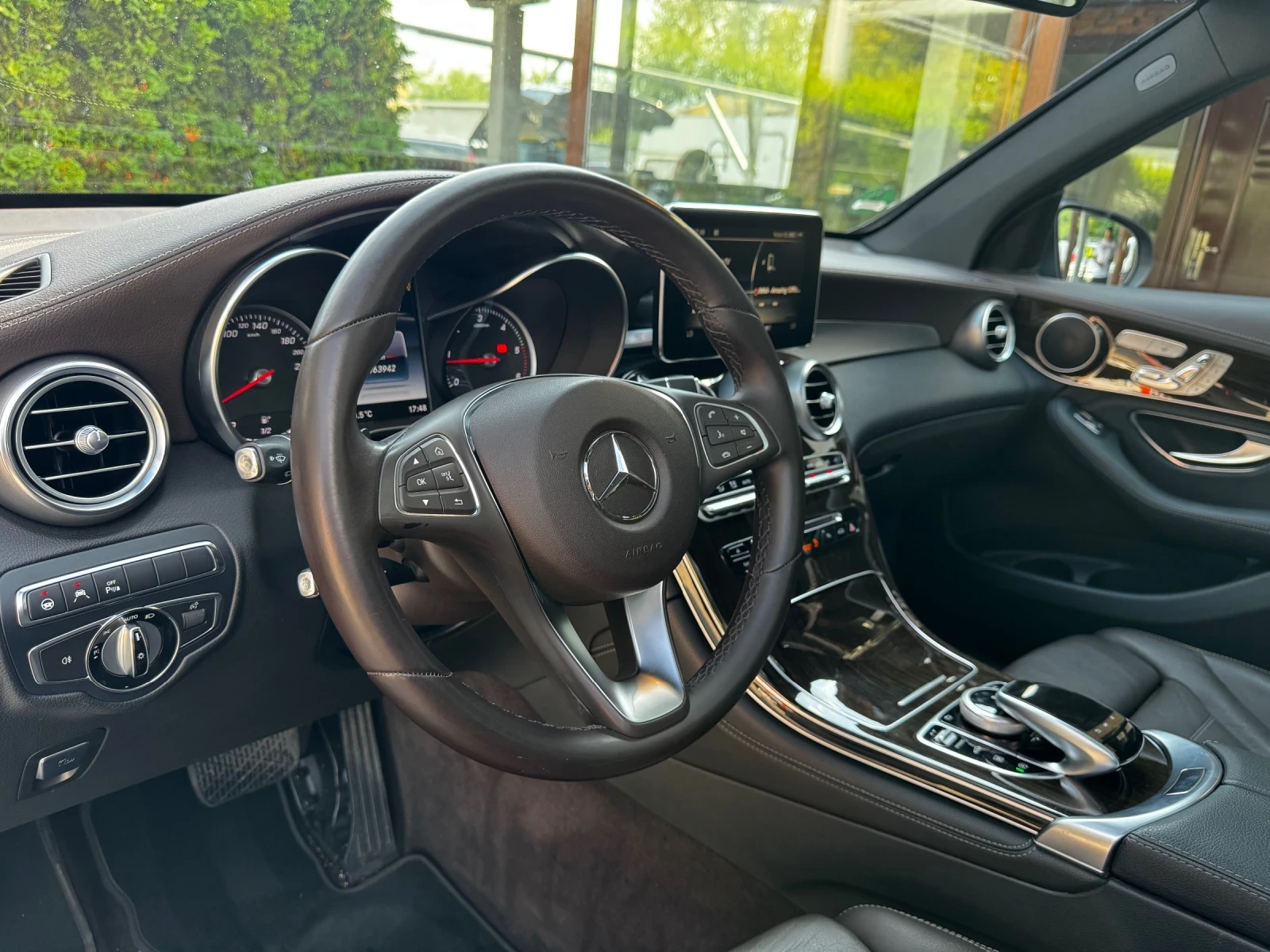 Mercedes-Benz GLC 250 4Matic AMG Airmatic PANO Distronic+ Keyless - изображение 9