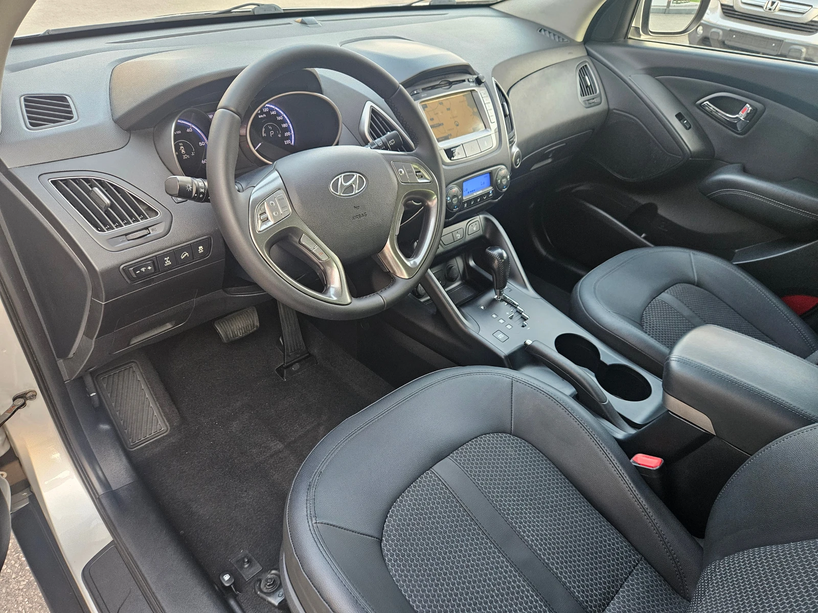 Hyundai IX35 2.0 CRDi (184 Hp) AT 4x4 Navi - изображение 9
