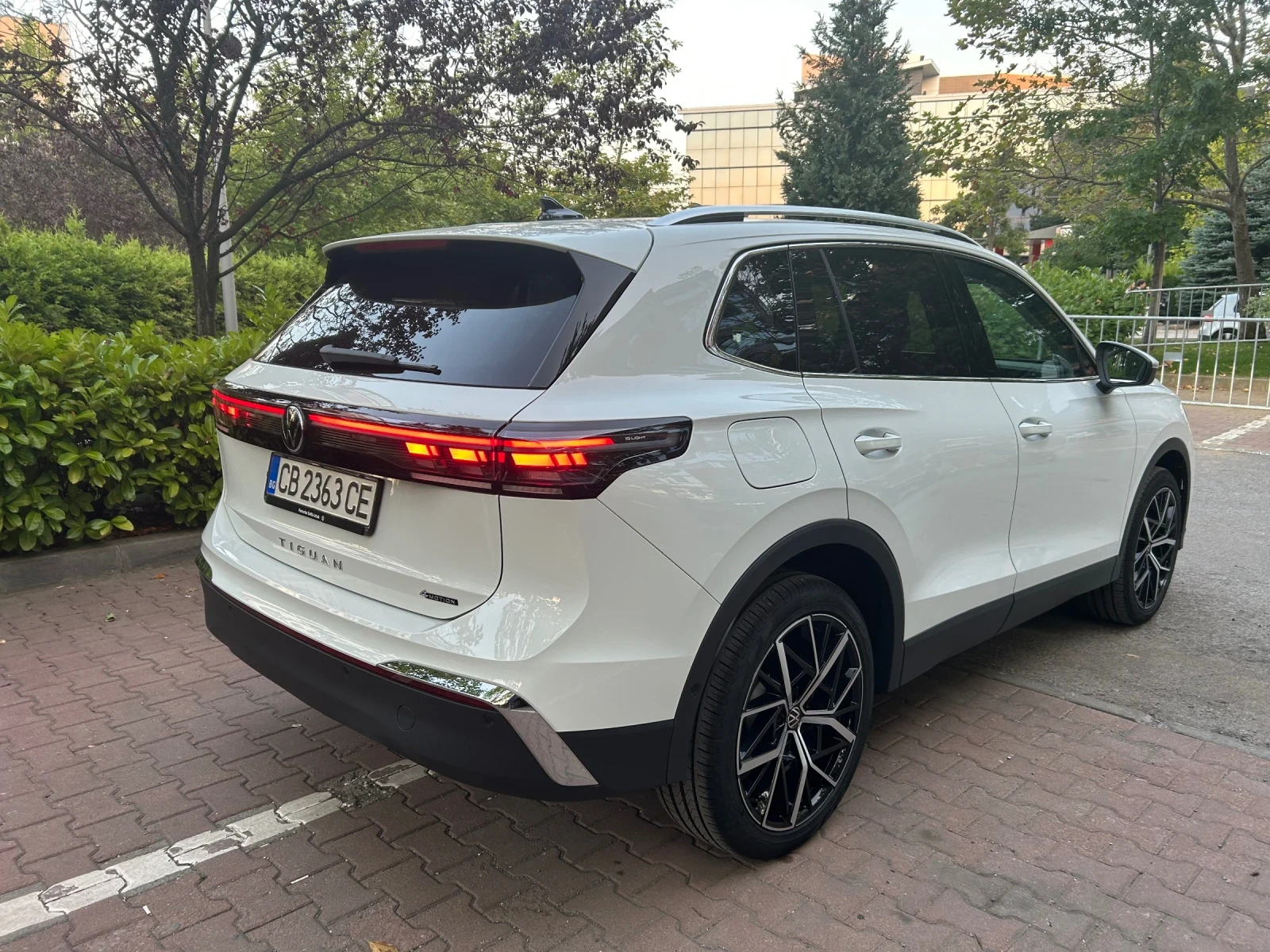 VW Tiguan Elegance 2.0TDI 4Motion - изображение 4