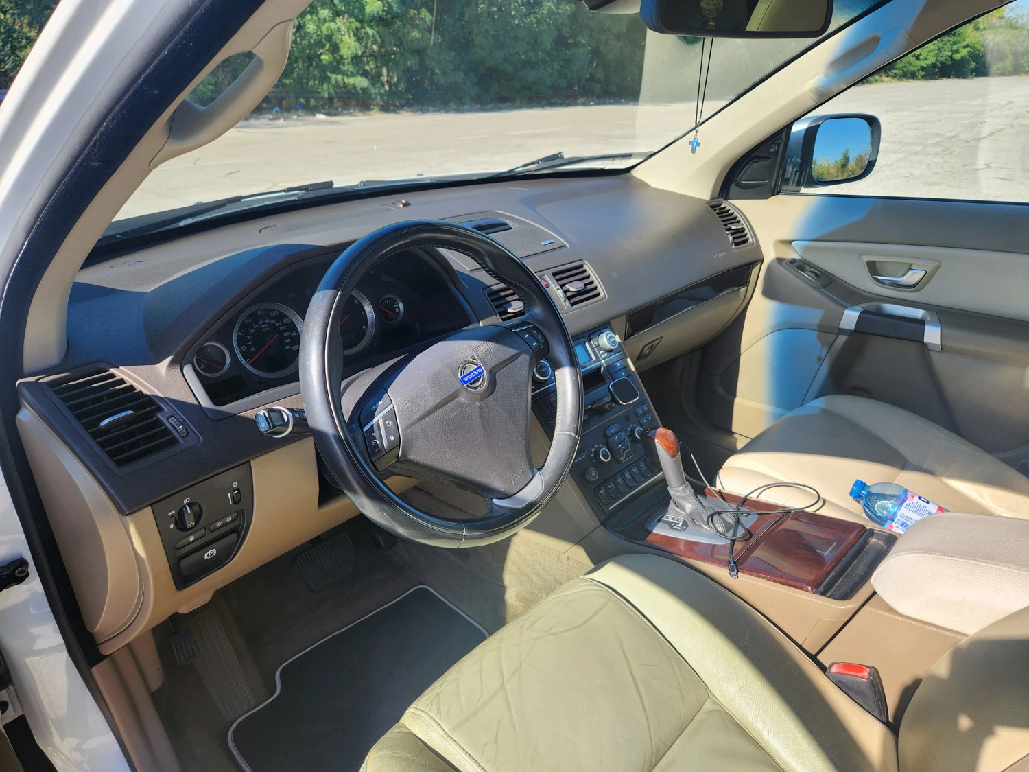 Volvo Xc90 3.2L 4x4 Premium - изображение 6
