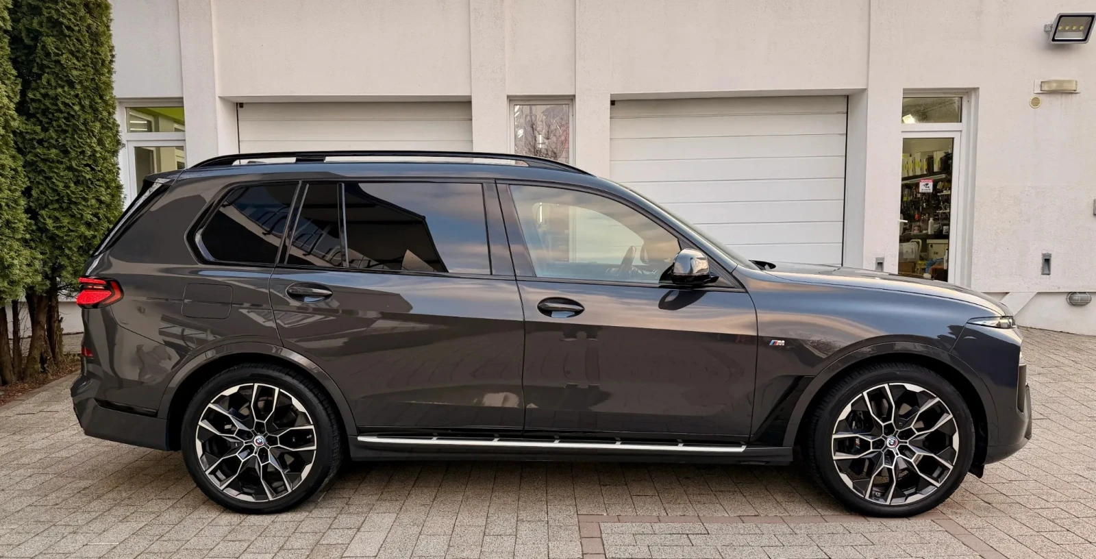 BMW X7 40i xDrive M-Sport, снимка 3 - Автомобили и джипове - 54106757
