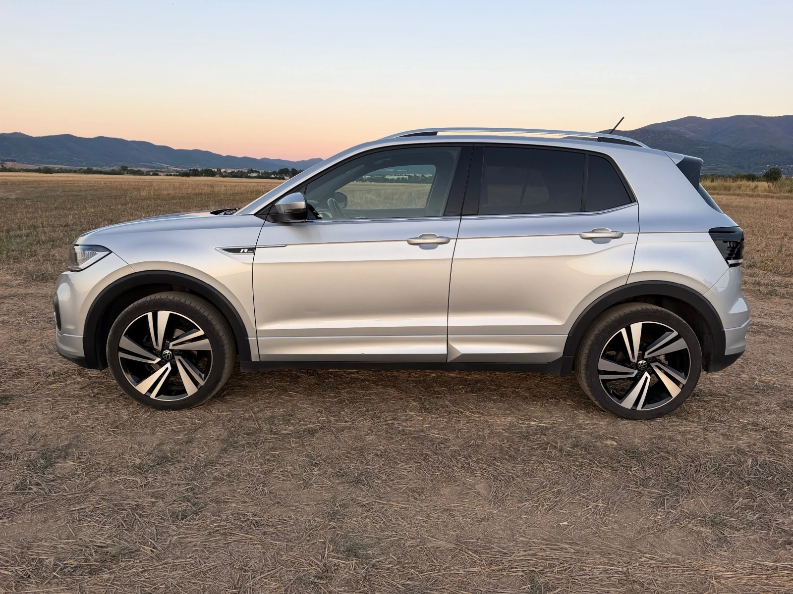 VW T-Cross R-Line, снимка 2 - Автомобили и джипове - 55695392