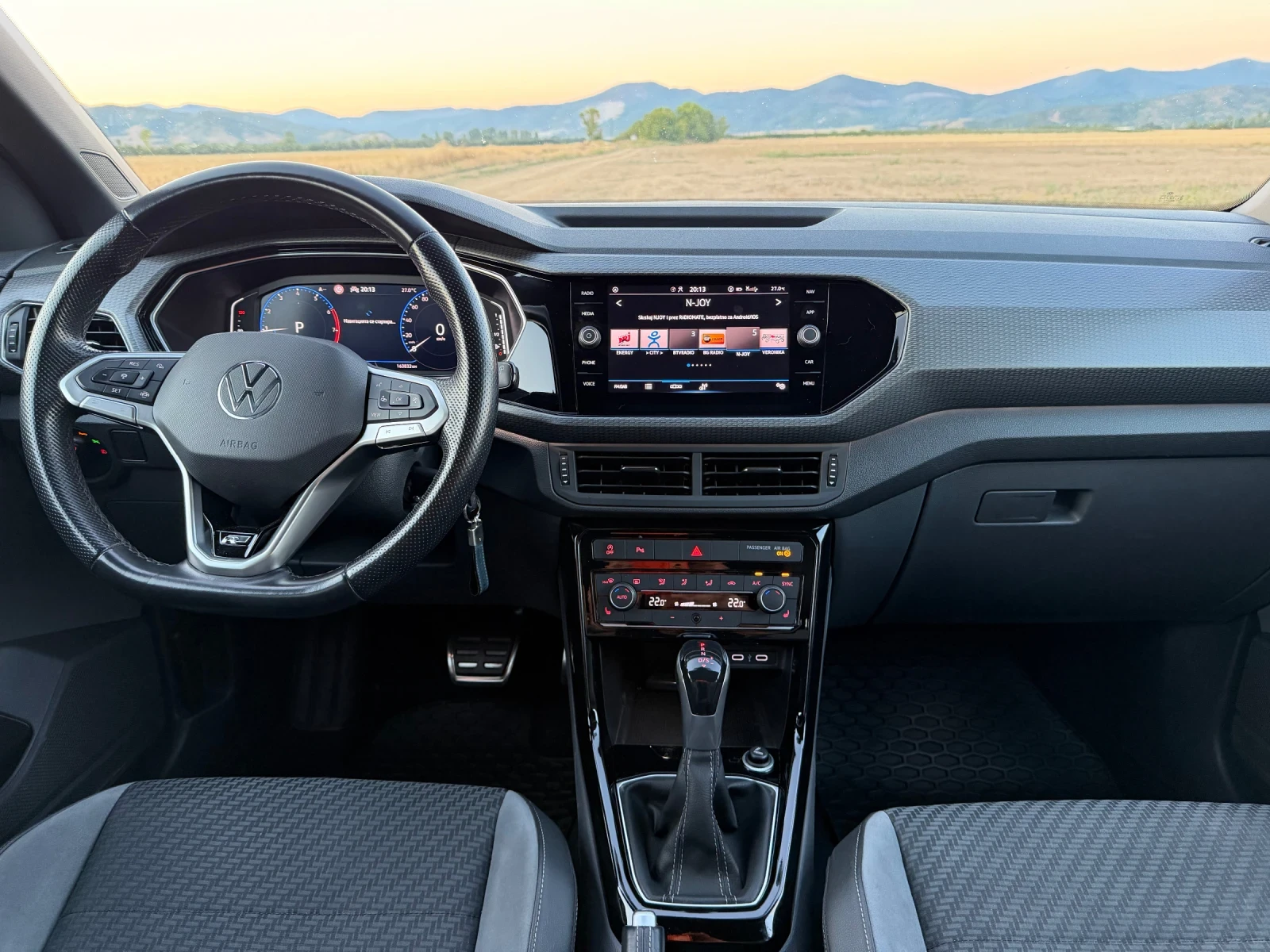 VW T-Cross R-Line, снимка 4 - Автомобили и джипове - 55695392