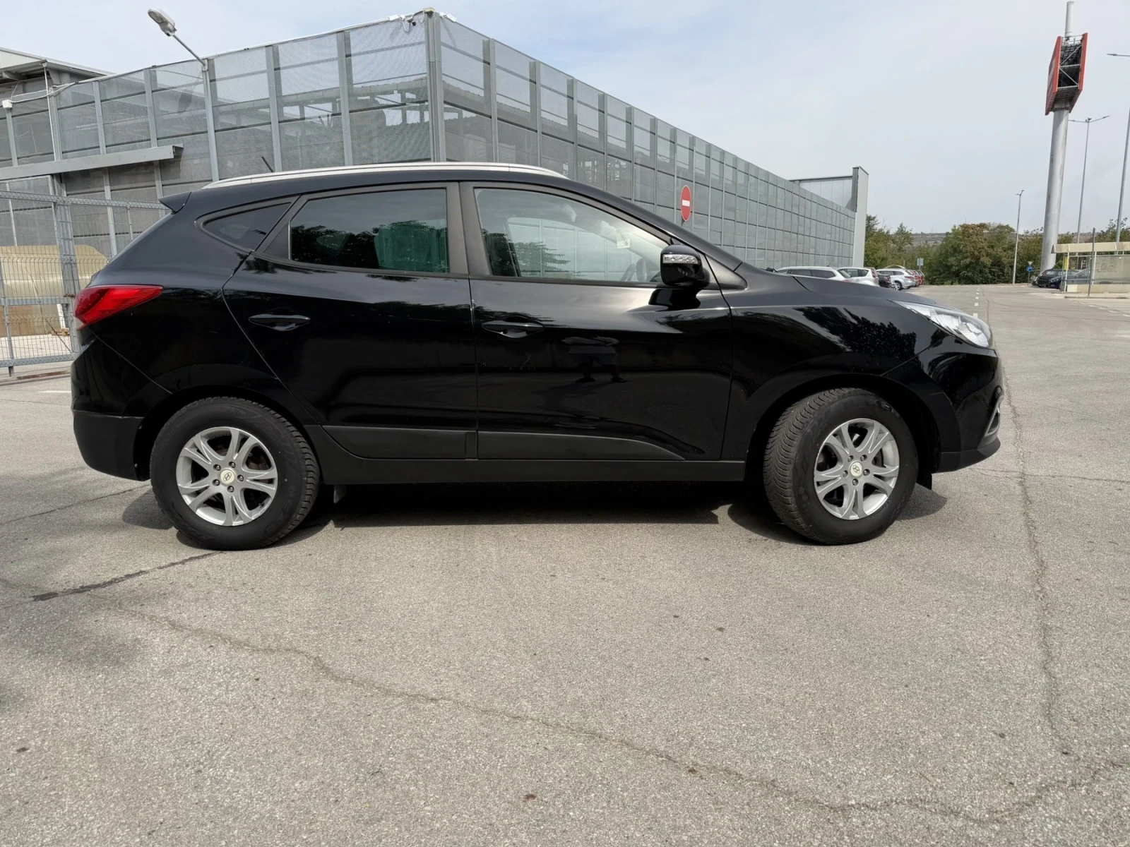 Hyundai IX35 2.0 I Ръчка 4х4 Швейцария, снимка 9 - Автомобили и джипове - 56138163