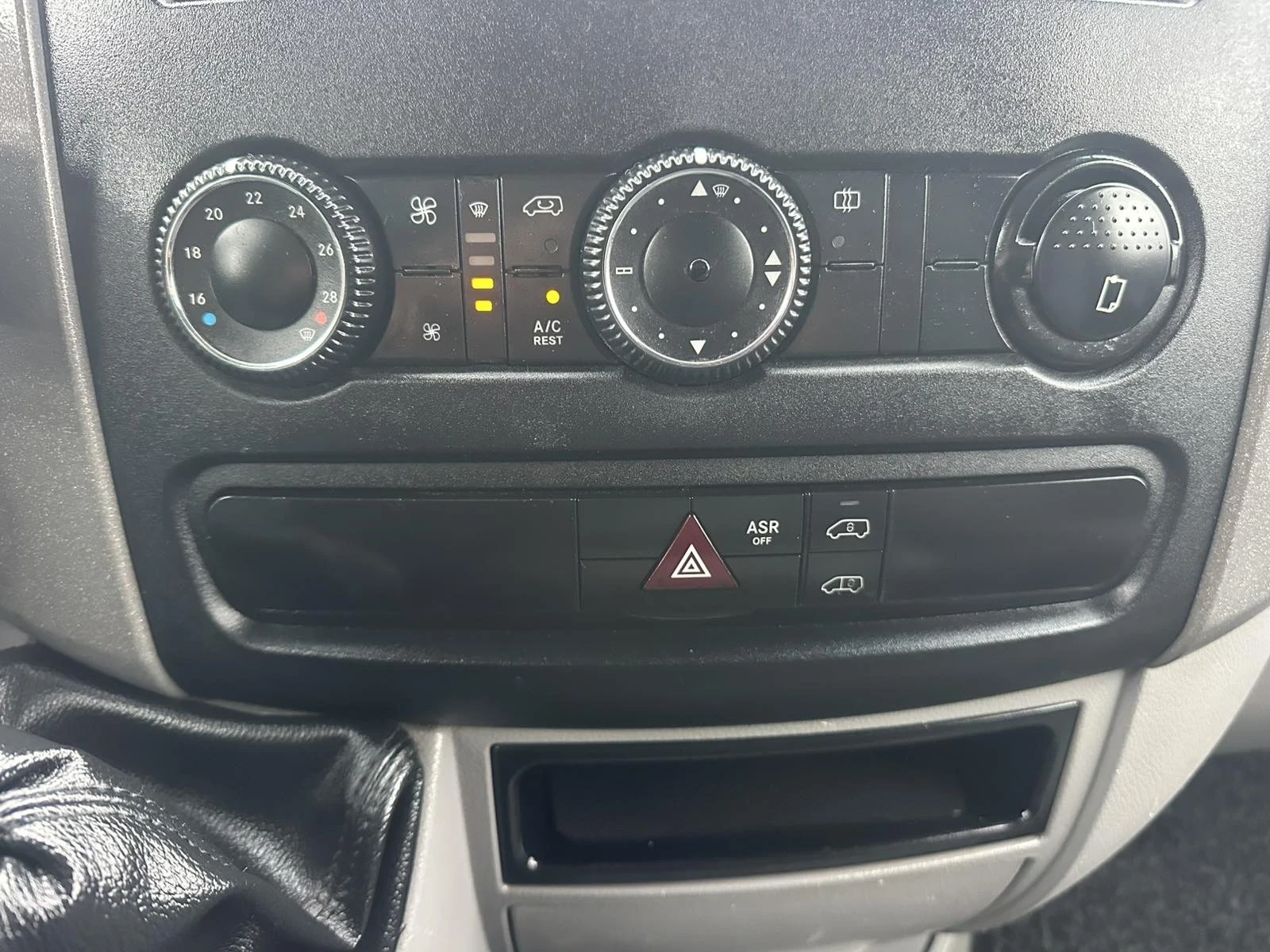VW Crafter, снимка 14 - Бусове и автобуси - 56457451