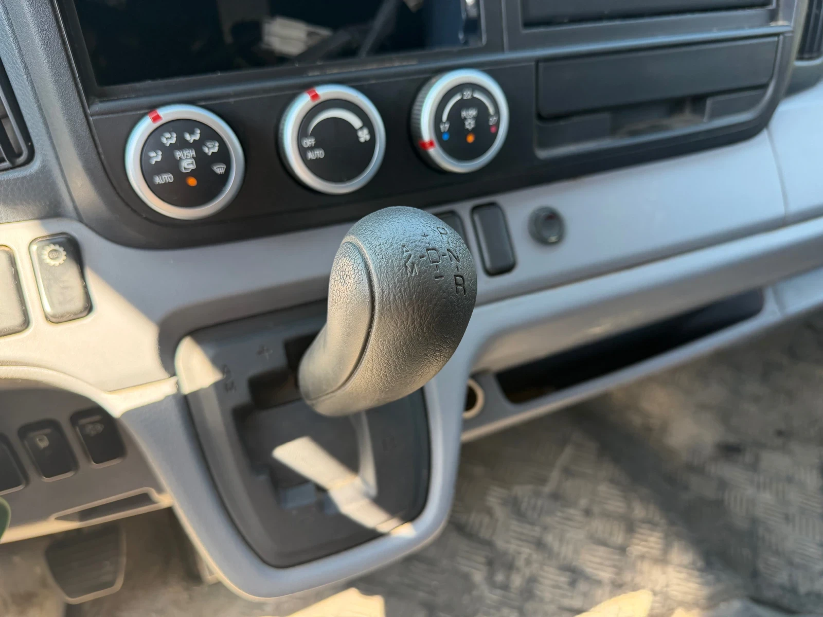 Mitsubishi Canter Автомат* Падащ Борд* Клима* , снимка 8 - Камиони - 55195342