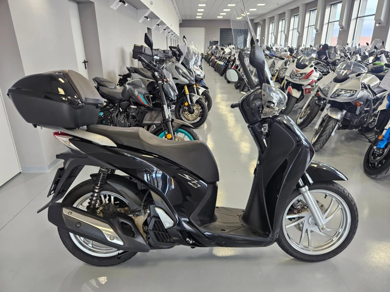 Honda Sh 150ie, ABS, Start-Stop!, снимка 2 - Мотоциклети и мототехника - 48570660