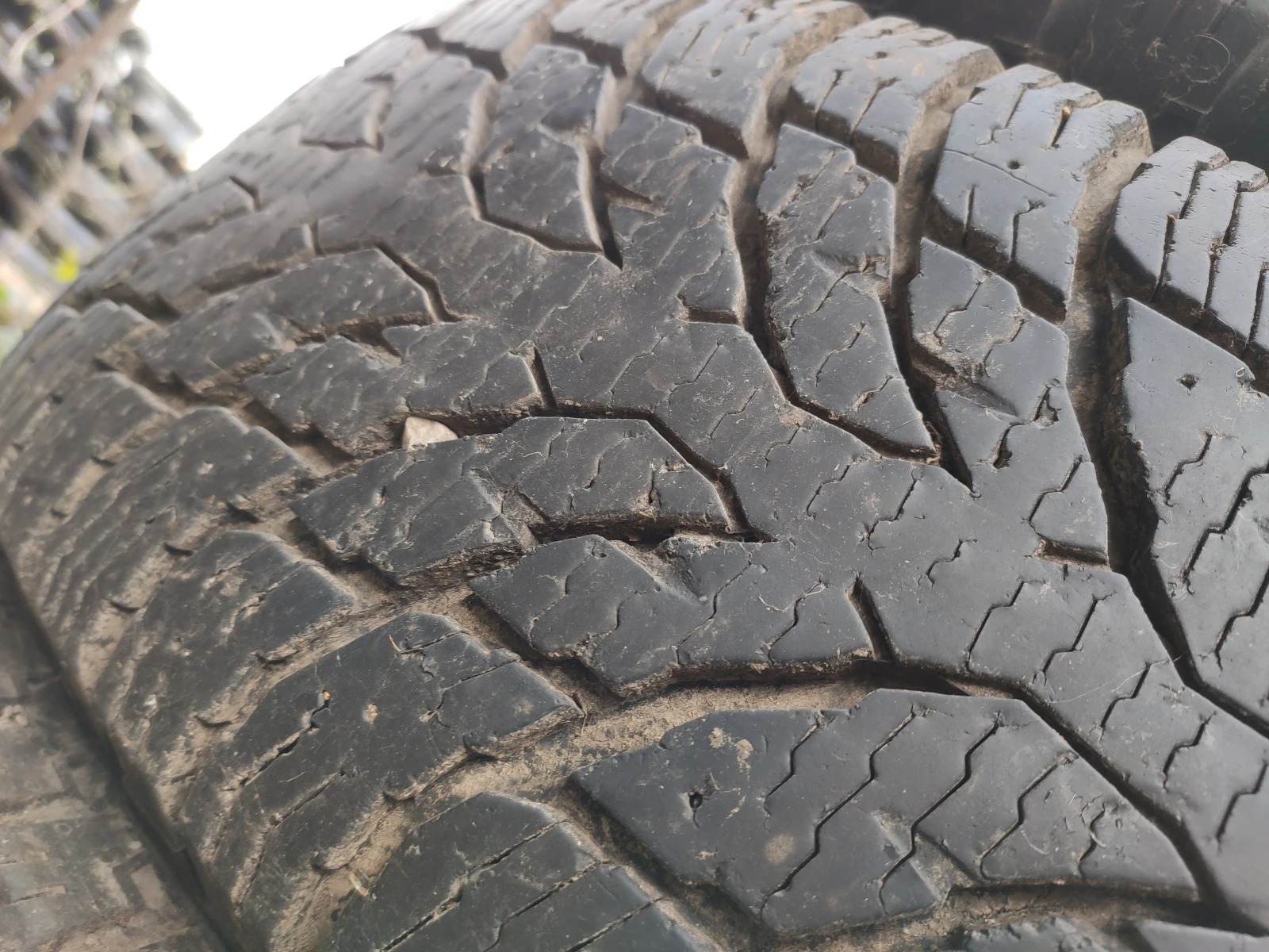 Гуми Зимни 265/75R16