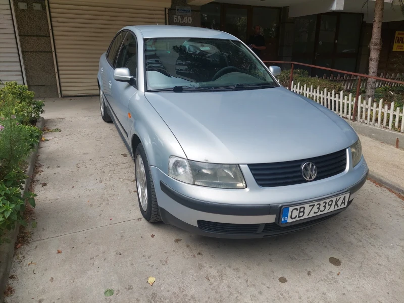 VW Passat 1.8, снимка 1 - Автомобили и джипове - 47632044