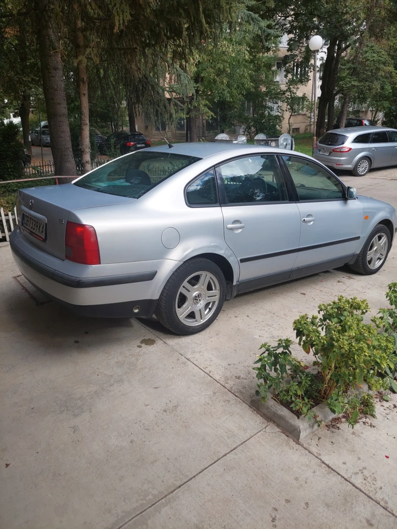 VW Passat 1.8, снимка 4 - Автомобили и джипове - 47632044