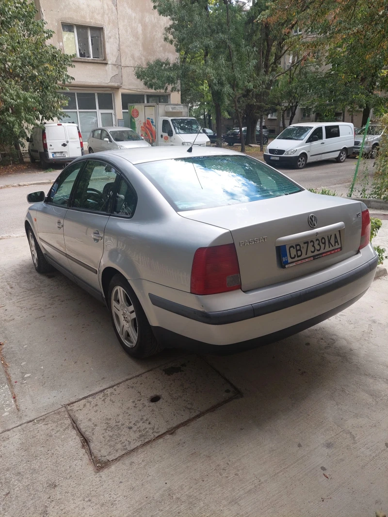 VW Passat 1.8, снимка 12 - Автомобили и джипове - 47632044