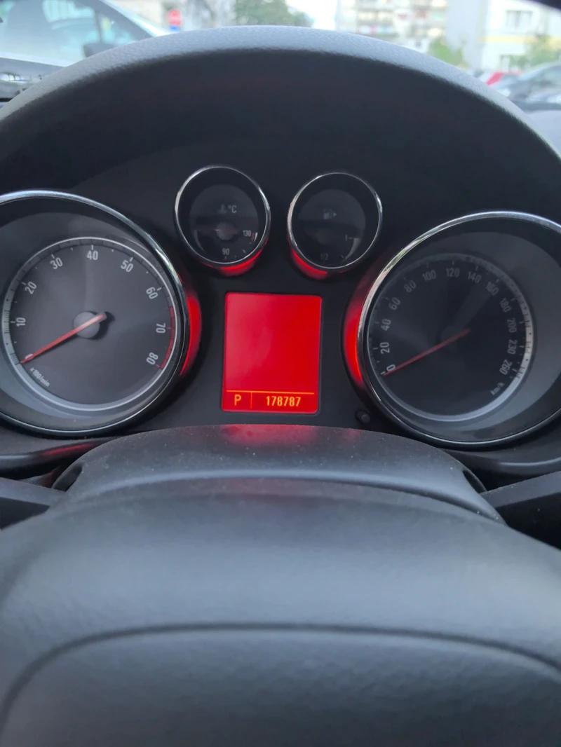 Opel Insignia 2.8 v6 4x4, снимка 9 - Автомобили и джипове - 52368258