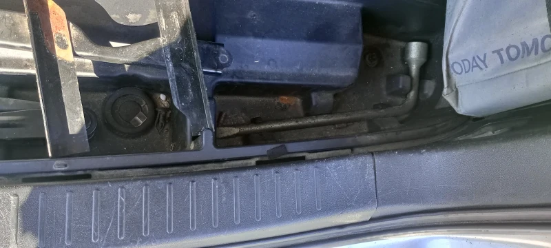 Toyota Corolla verso 2.2D4D, снимка 14 - Автомобили и джипове - 52259774