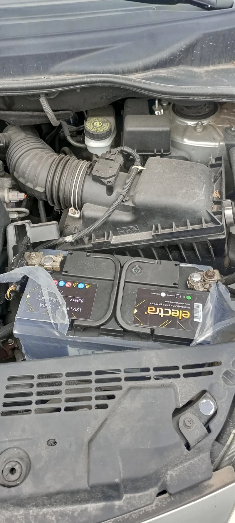 Toyota Corolla verso 2.2D4D, снимка 15 - Автомобили и джипове - 52259774