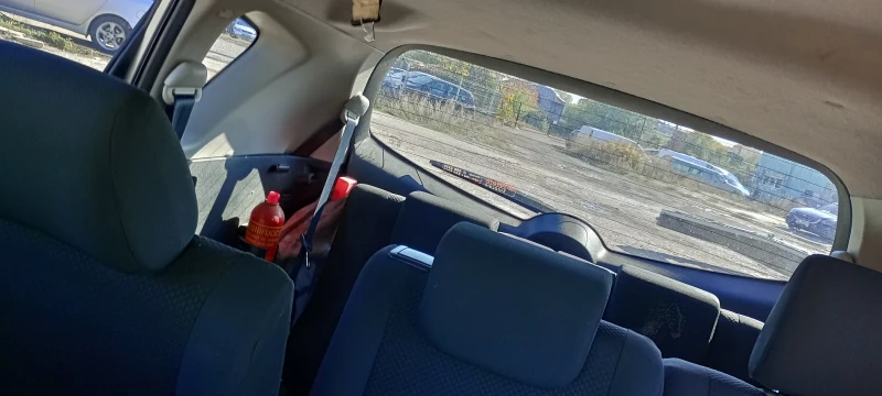 Toyota Corolla verso 2.2D4D, снимка 10 - Автомобили и джипове - 52259774