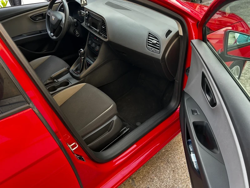 Seat Leon 1.6 TDI, снимка 6 - Автомобили и джипове - 52582984