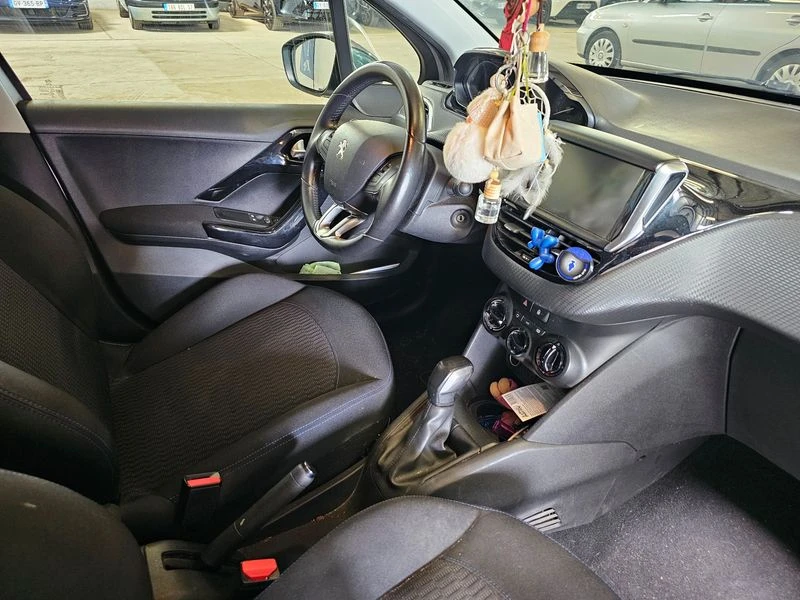 Peugeot 208 208 1.2 PureTech Style, снимка 3 - Автомобили и джипове - 55366782
