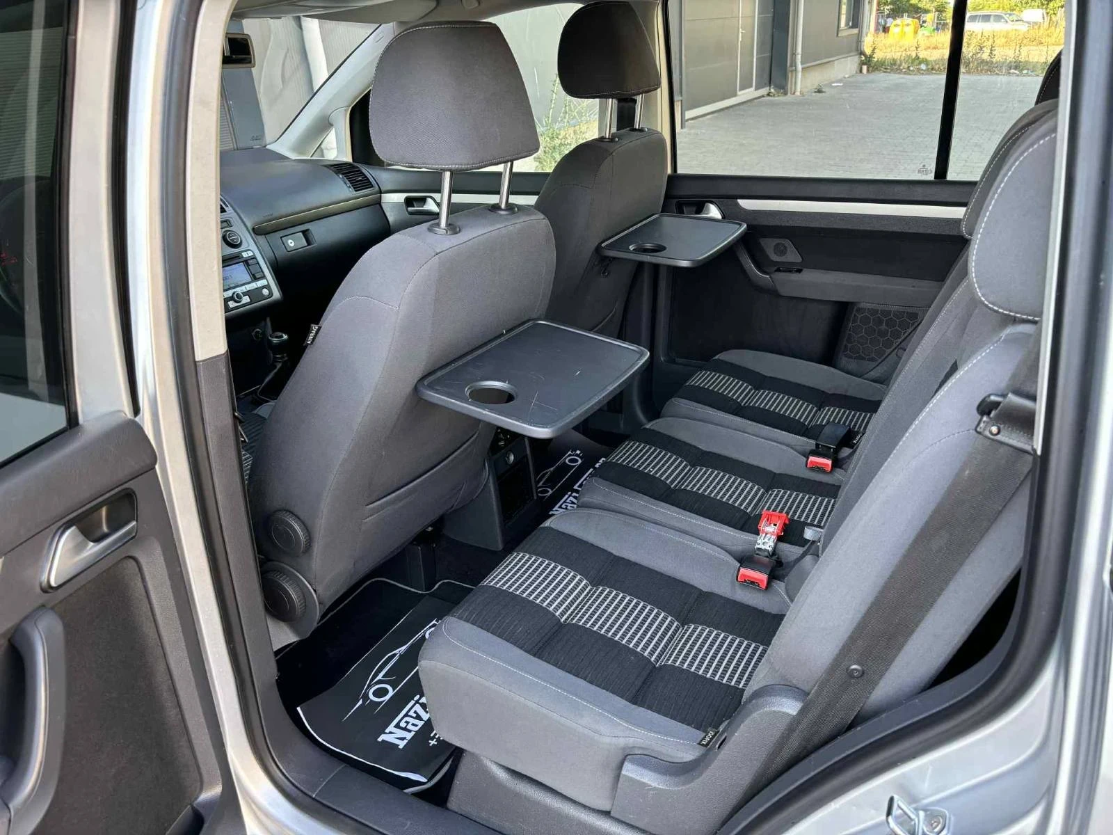 VW Touran 1.9 TDI/105к.с./7-МЕСТНА/UNITED - изображение 10