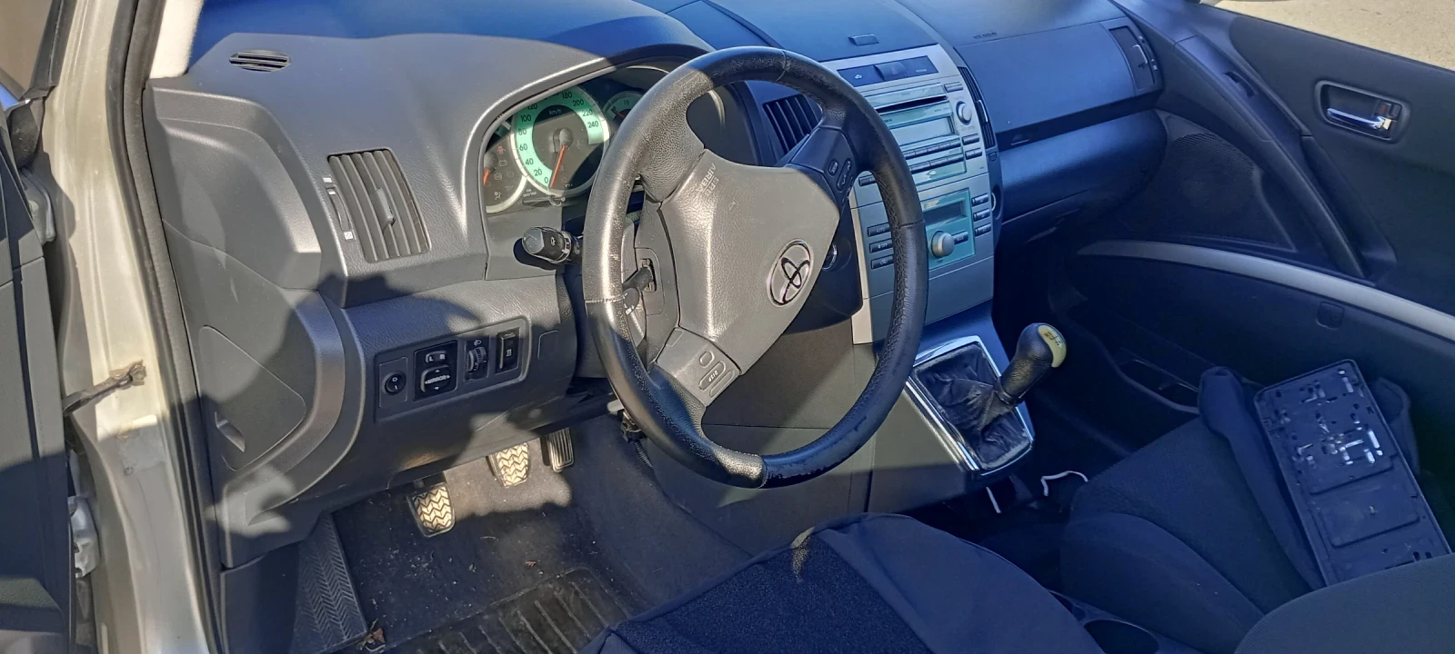 Toyota Corolla verso 2.2D4D - изображение 7