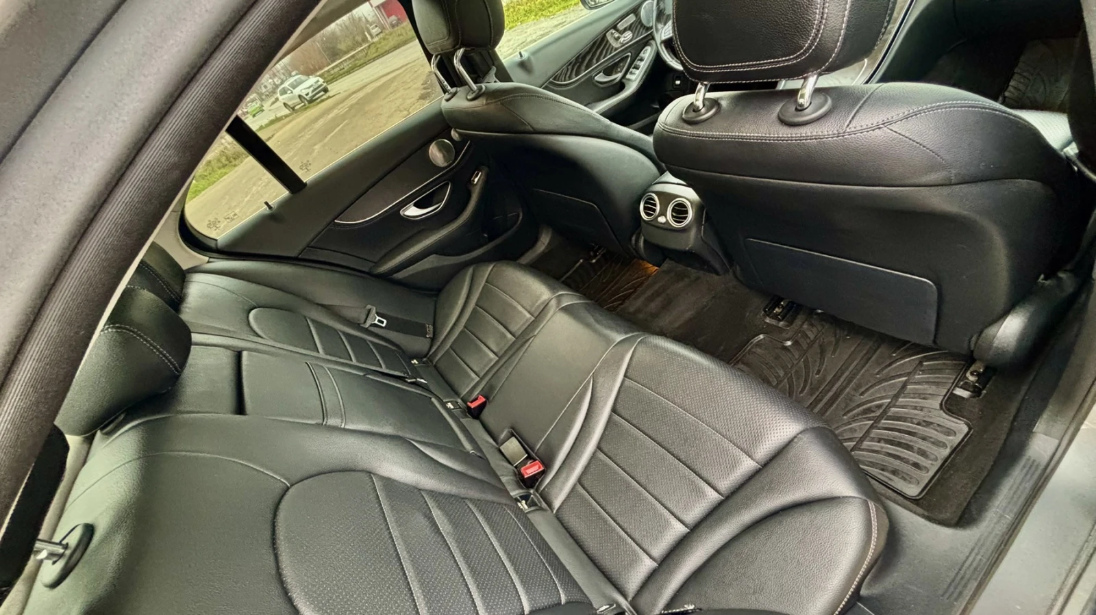 Mercedes-Benz C 300, снимка 9 - Автомобили и джипове - 53974439