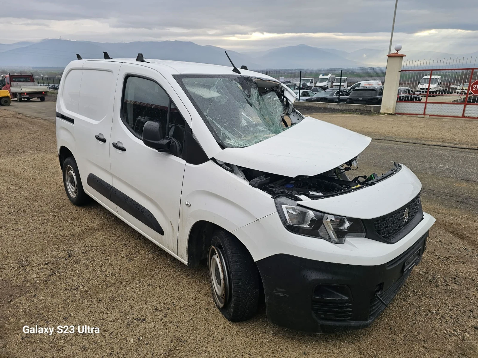 Peugeot Partner 1.2 | Auto.bg — изображение 1