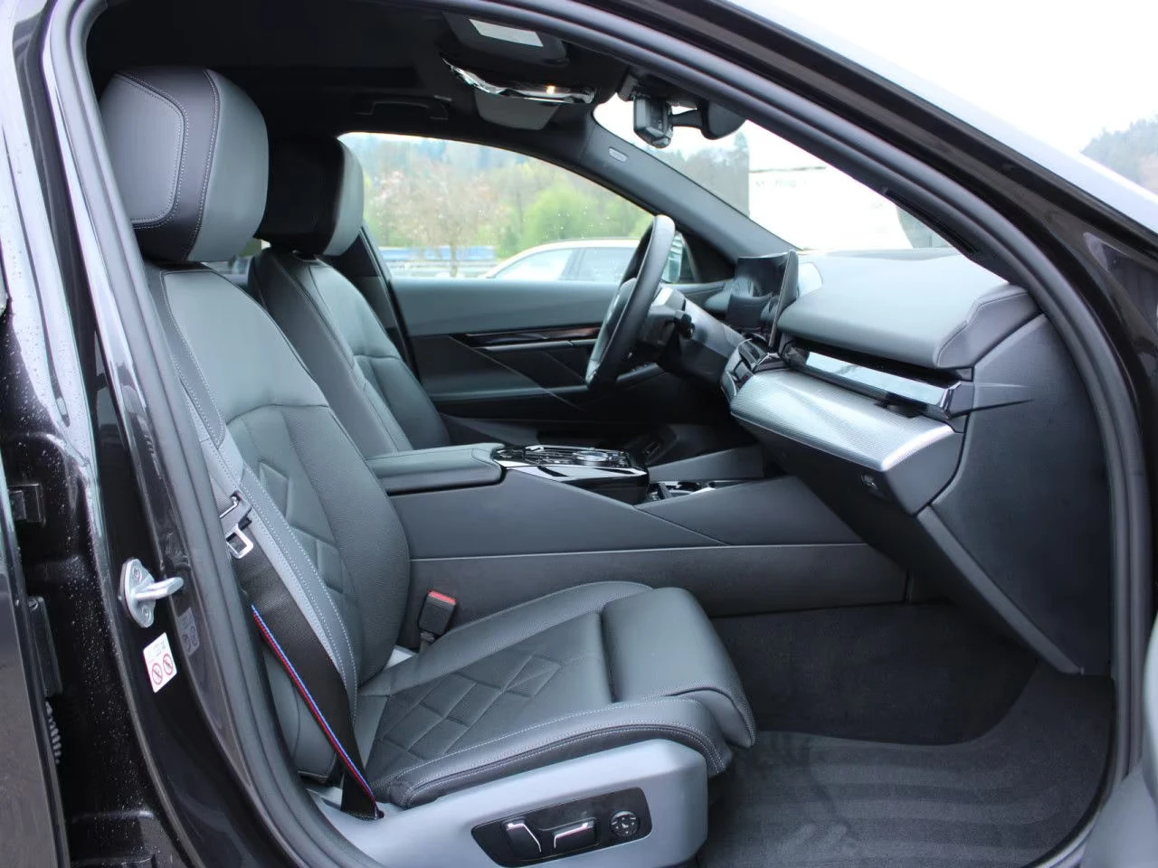 BMW i5 xDRIVE/40/394HP/SPORTPRO/PANO/360/ACC/435z, снимка 10 - Автомобили и джипове - 54640658