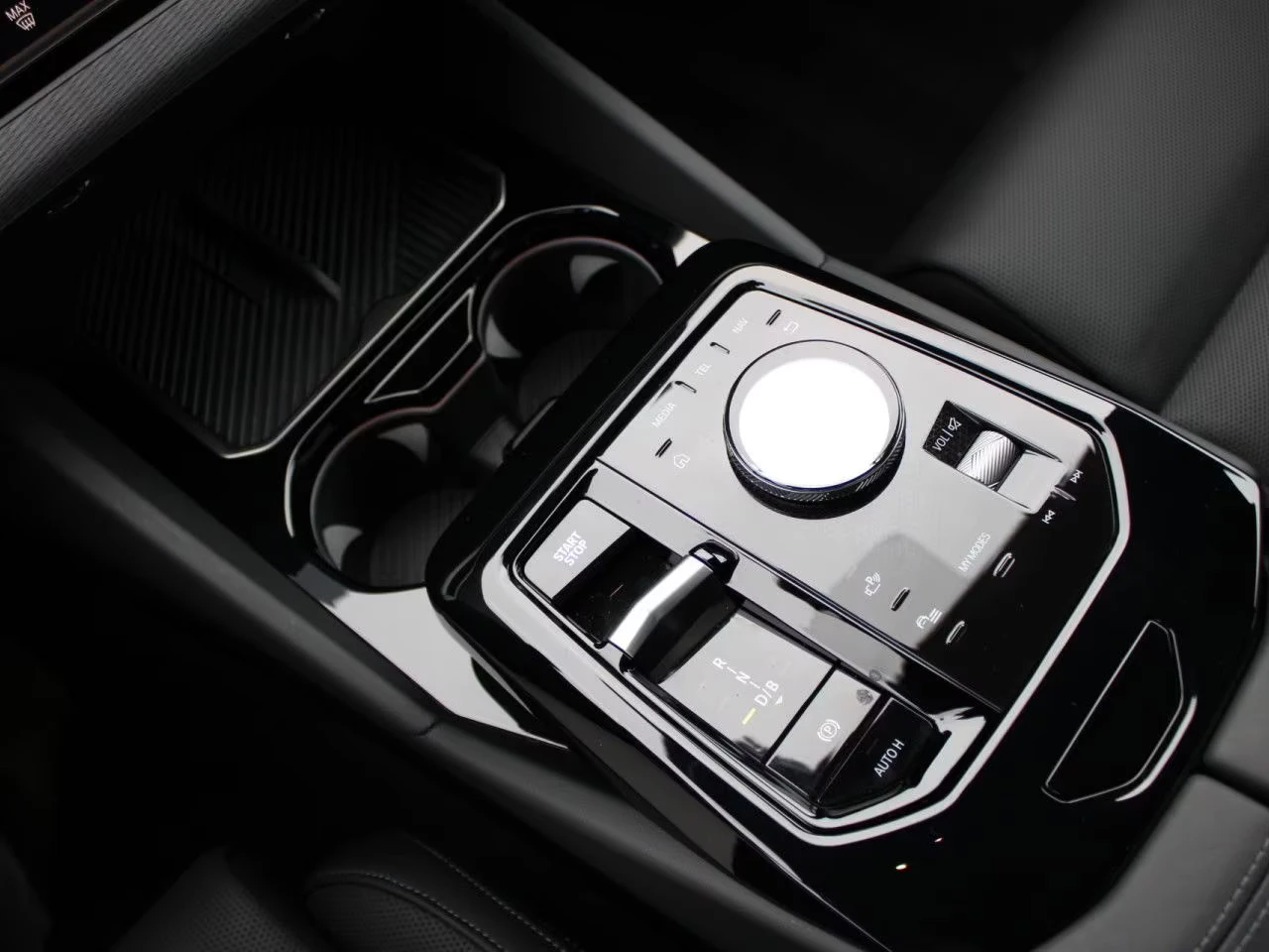 BMW i5 xDRIVE/40/394HP/SPORTPRO/PANO/360/ACC/435z, снимка 14 - Автомобили и джипове - 54640658