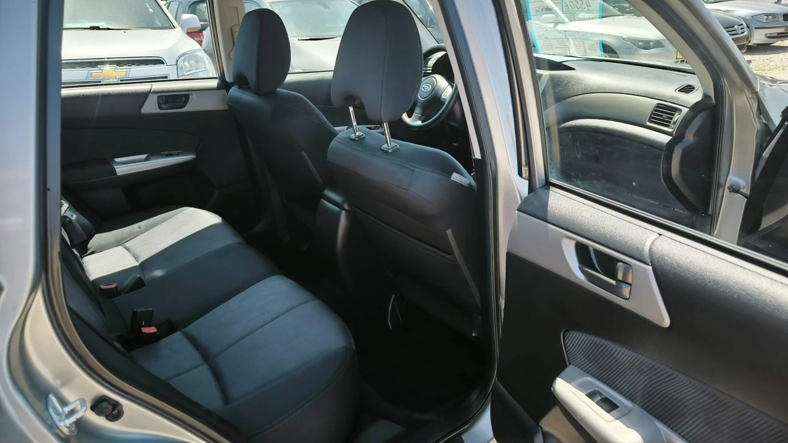 Subaru Forester 2.0i, снимка 10 - Автомобили и джипове - 54869435