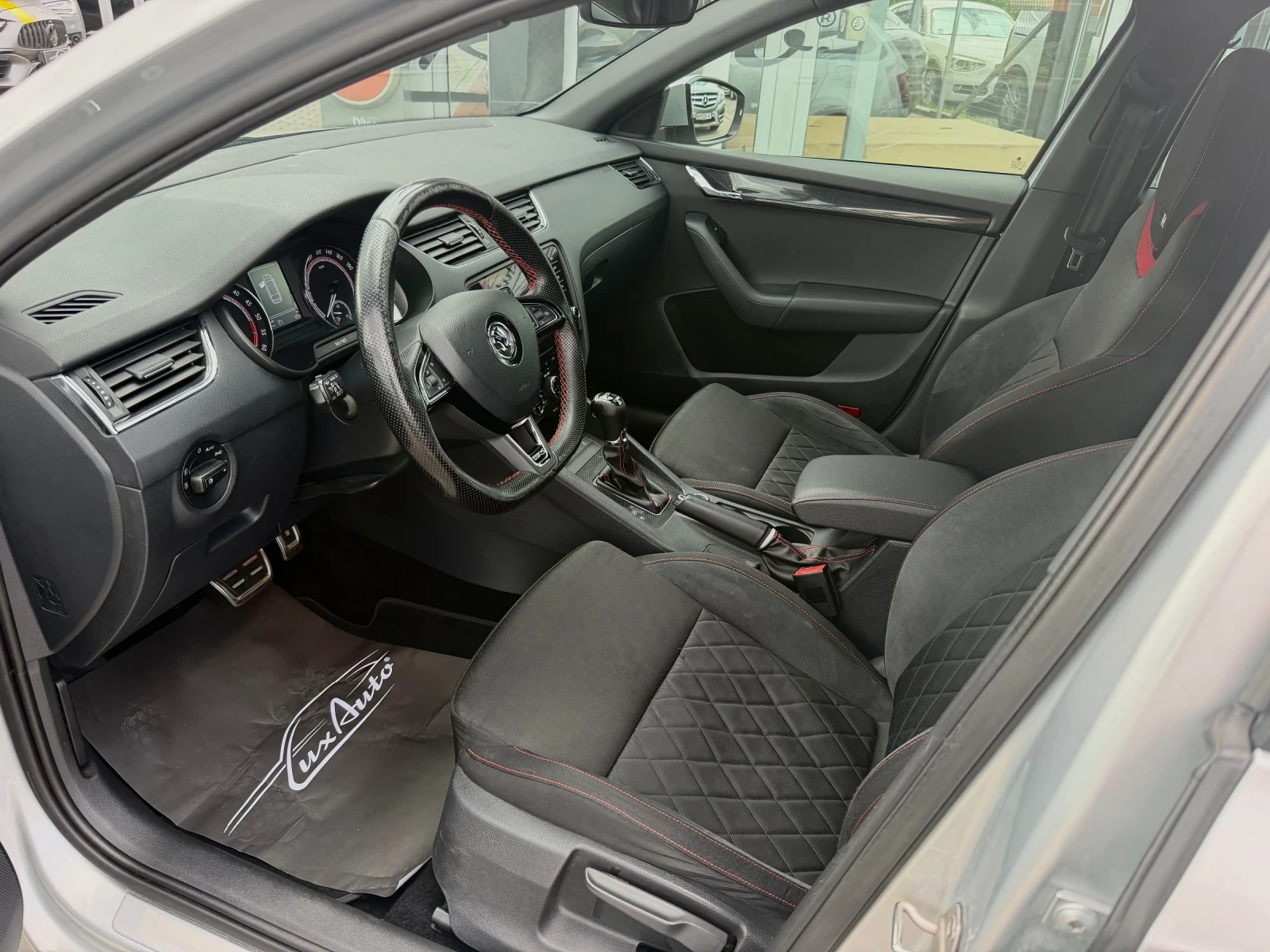 Skoda Octavia 2.0TDI#4x4#VRS#ALCANTARA#FULLED#2019г, снимка 10 - Автомобили и джипове - 55015724