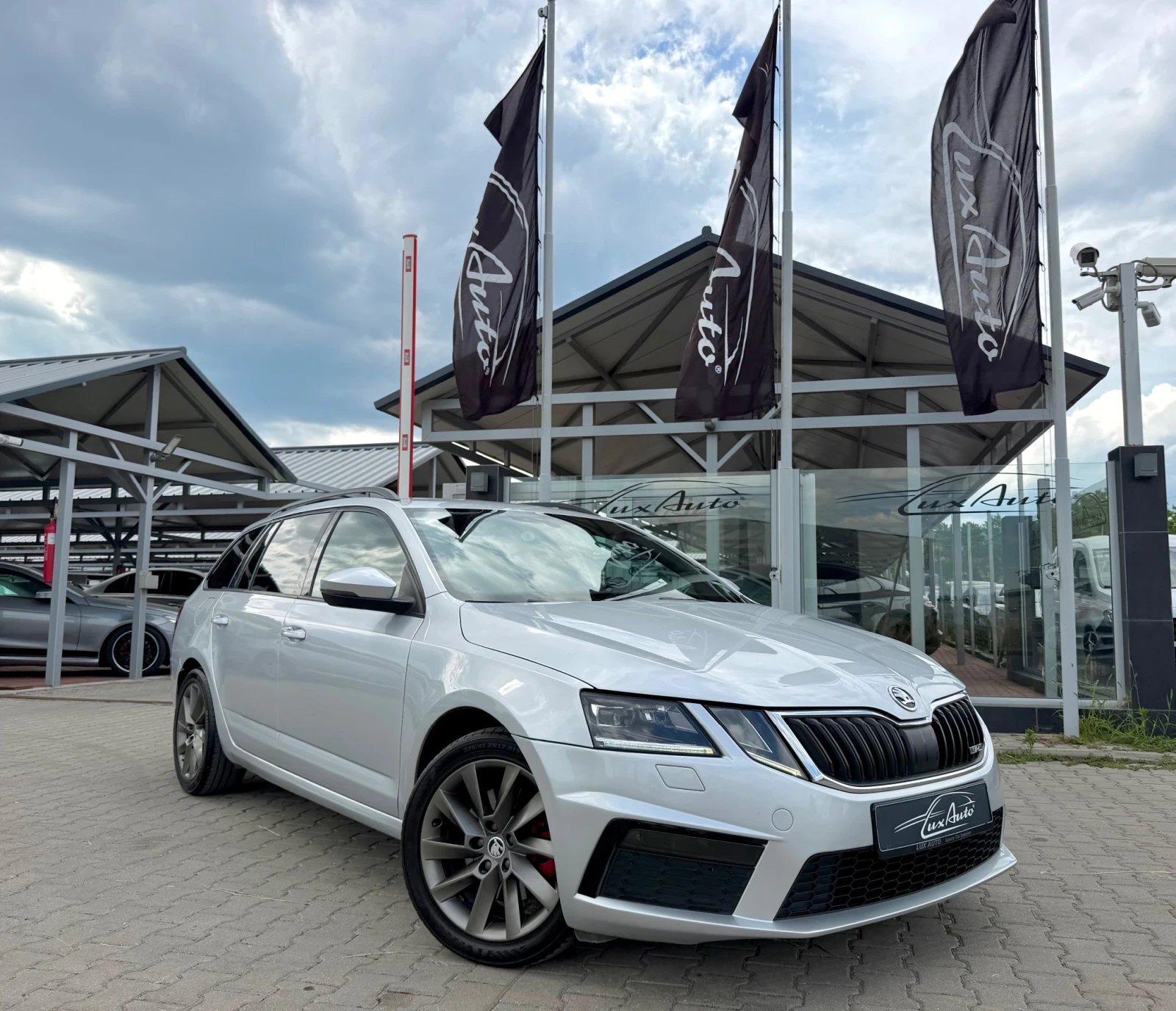 Skoda Octavia 2.0TDI#4x4#VRS#ALCANTARA#FULLED#2019г, снимка 2 - Автомобили и джипове - 55015724