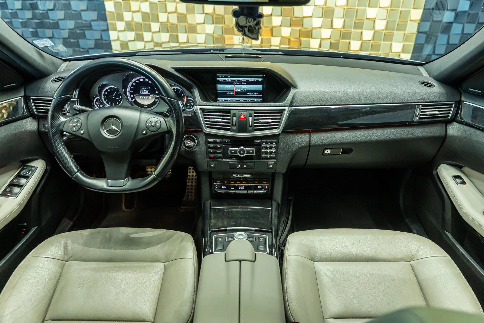 Mercedes-Benz E 500 4Matic, снимка 7 - Автомобили и джипове - 55059515