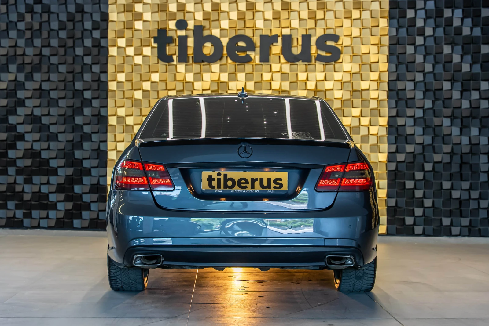 Mercedes-Benz E 500 4Matic, снимка 4 - Автомобили и джипове - 55059515