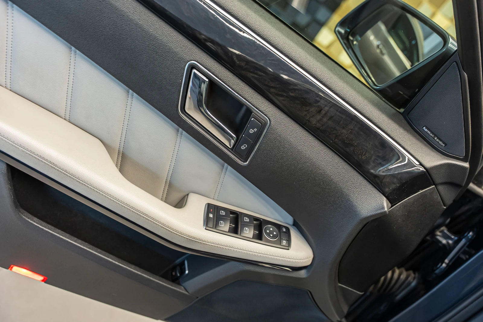 Mercedes-Benz E 500 4Matic, снимка 13 - Автомобили и джипове - 55059515