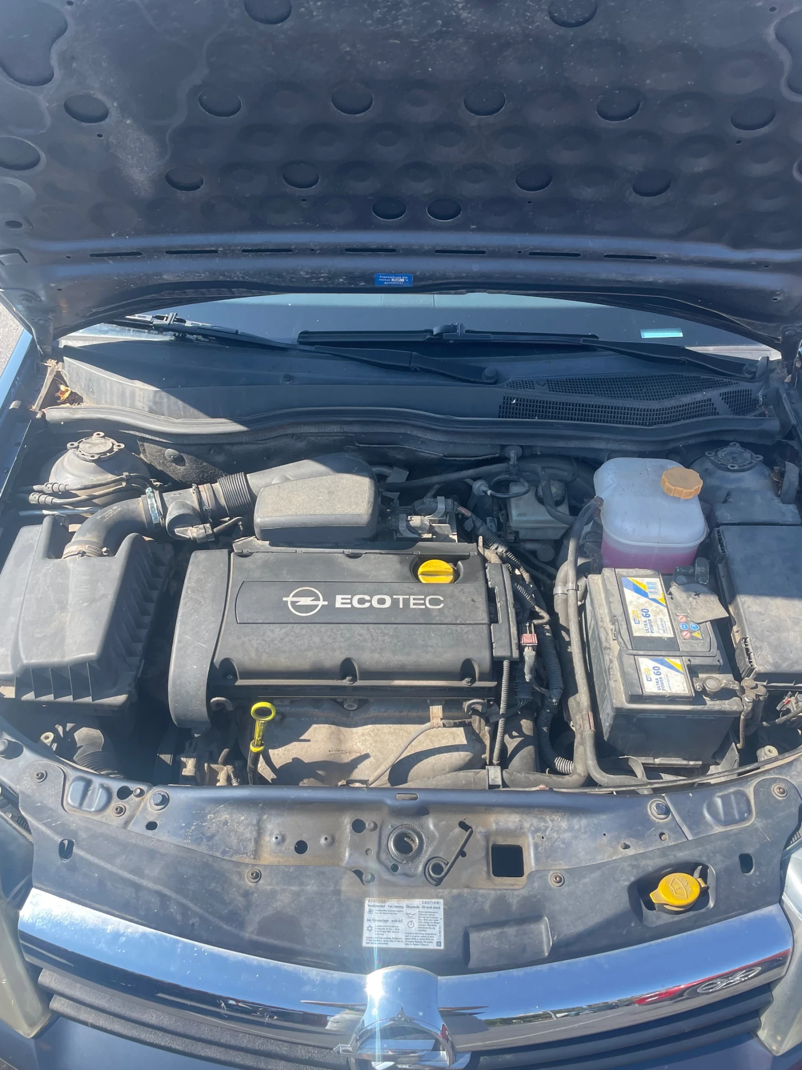 Opel Astra 1.6 Twinport Ecotec, снимка 17 - Автомобили и джипове - 56150364