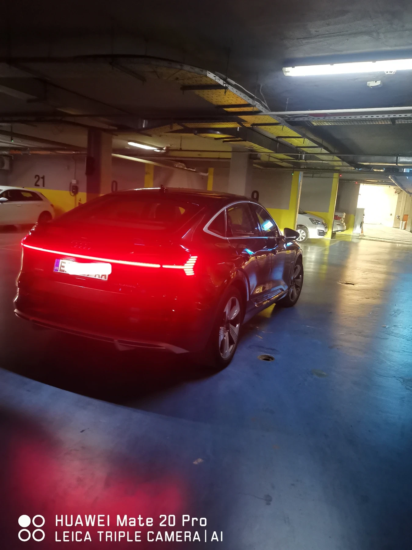 Audi E-Tron, снимка 16 - Автомобили и джипове - 56710481