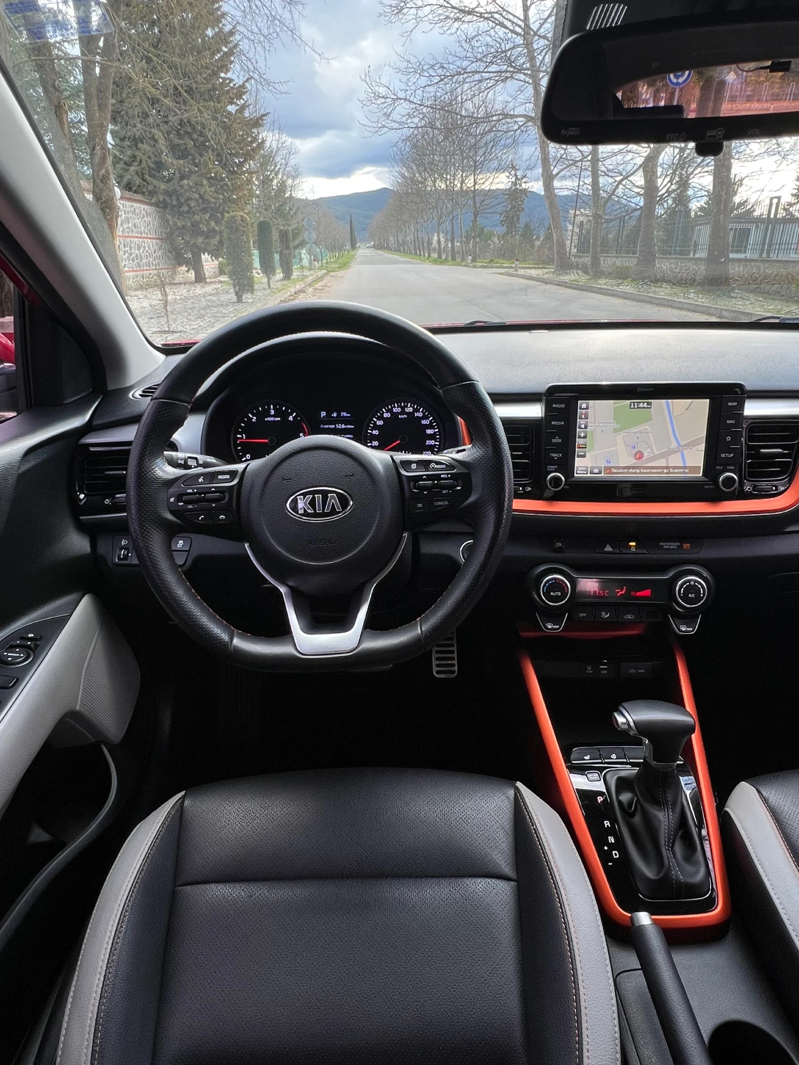 Kia Stonic 1.6crdi, снимка 10 - Автомобили и джипове - 54085531