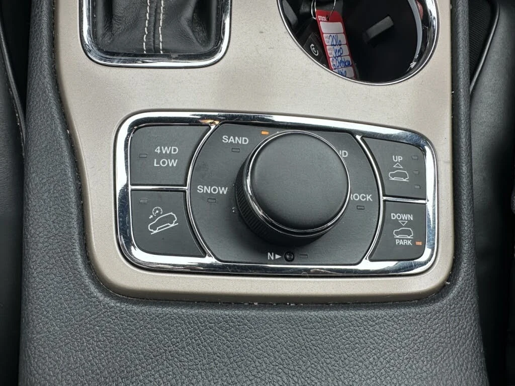 Jeep Grand cherokee 2016 Jeep Grand Cherokee Overland 4WD, снимка 9 - Автомобили и джипове - 54579814