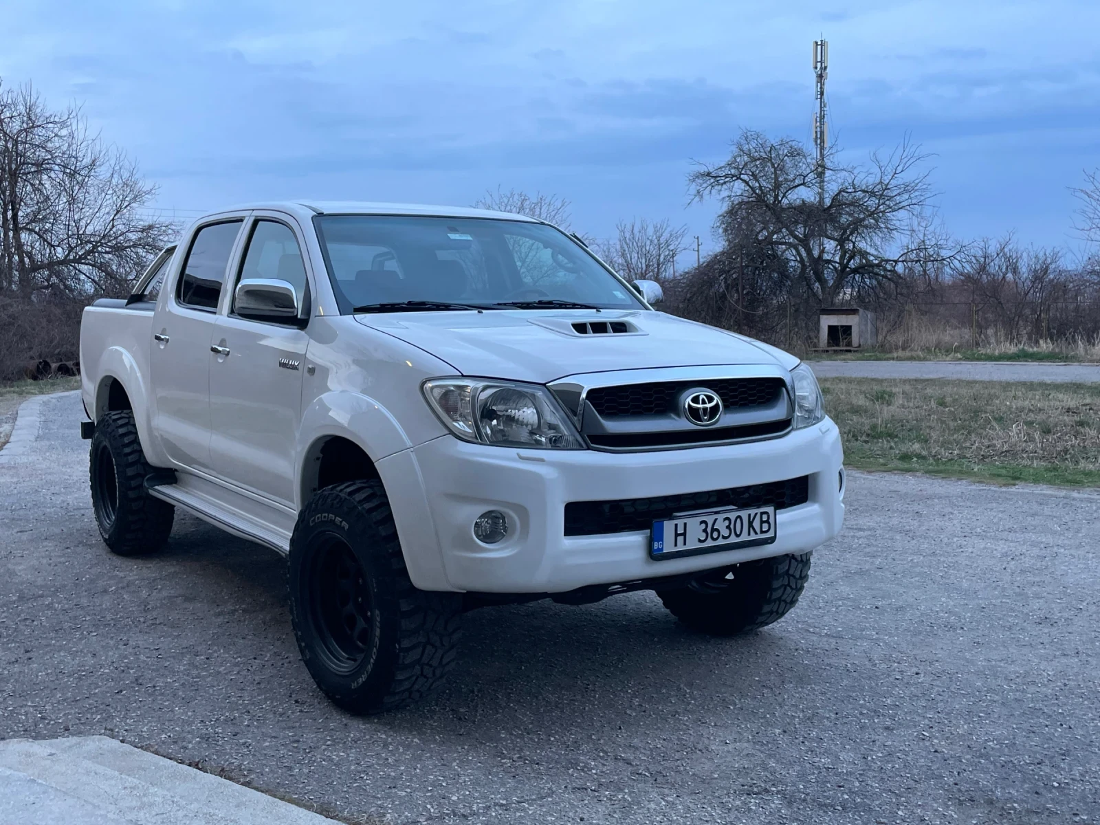 Toyota Hilux, снимка 2 - Автомобили и джипове - 54915026