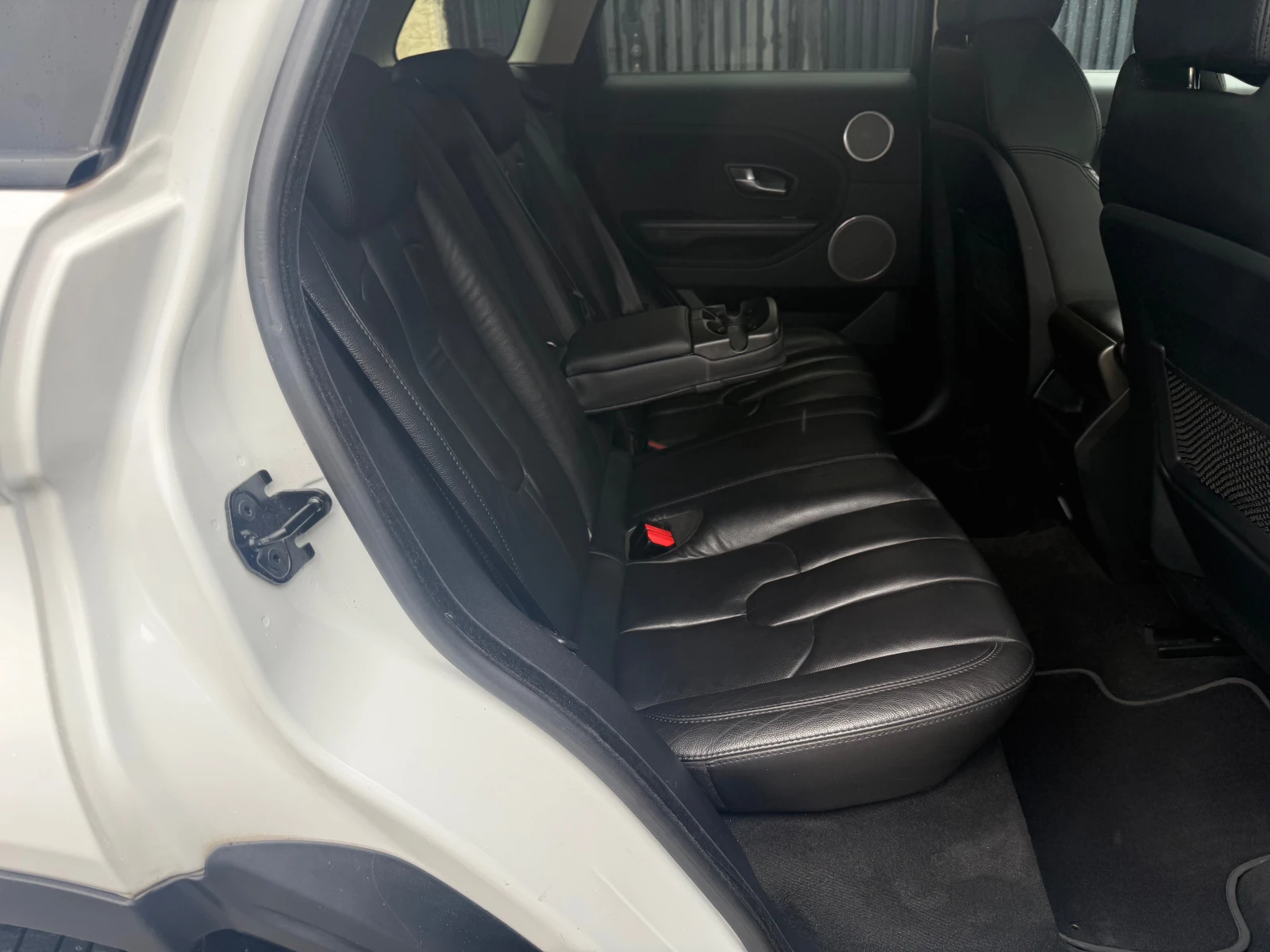 Land Rover Range Rover Evoque 2.2D 4x4 , снимка 9 - Автомобили и джипове - 56745390