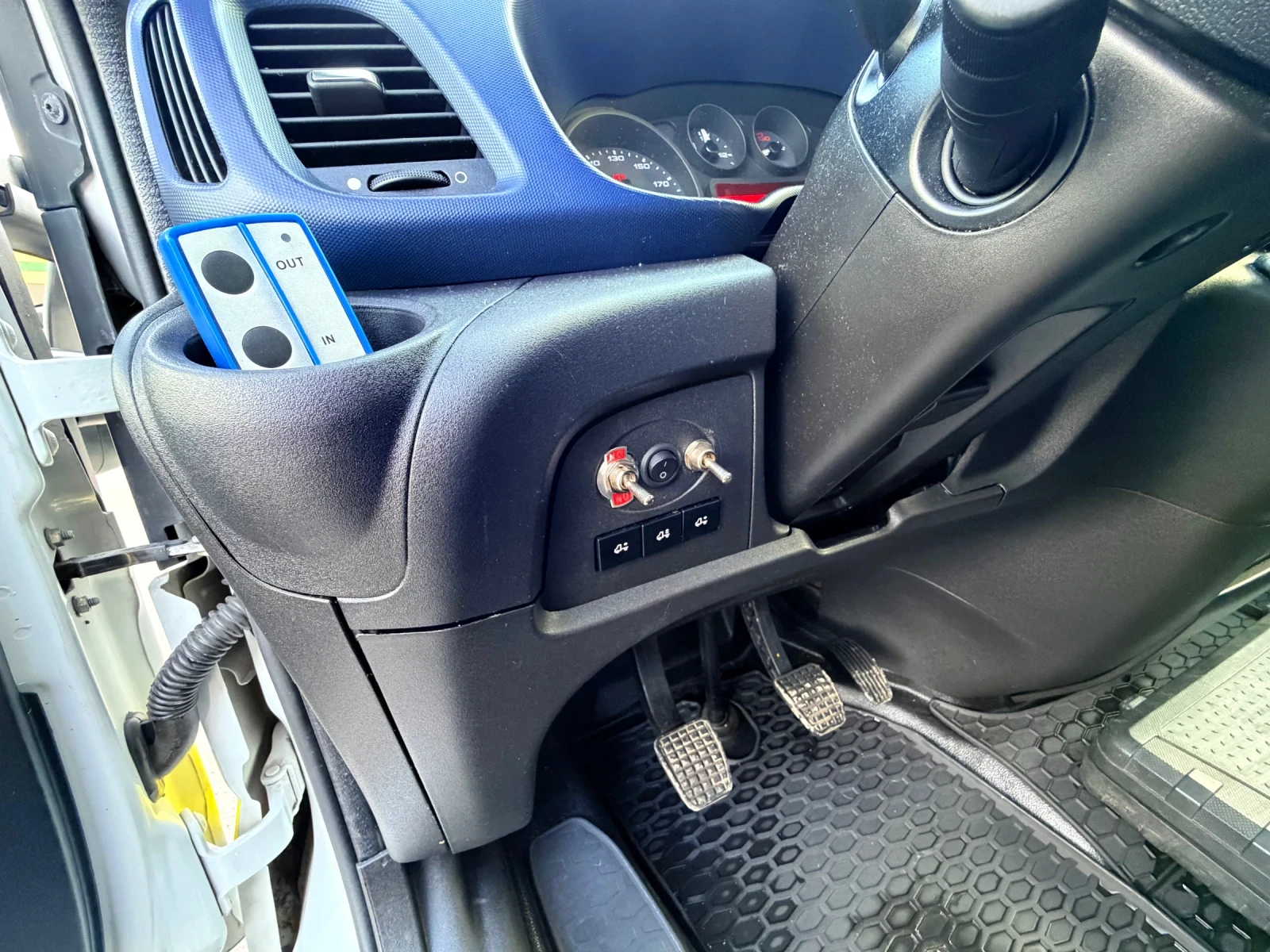 Iveco Daily 3.0 180hp 5.20м!ОБСЛУЖЕН!!!ВЪЗГЛАВНИЦИ!!!ТОП!!! - изображение 8