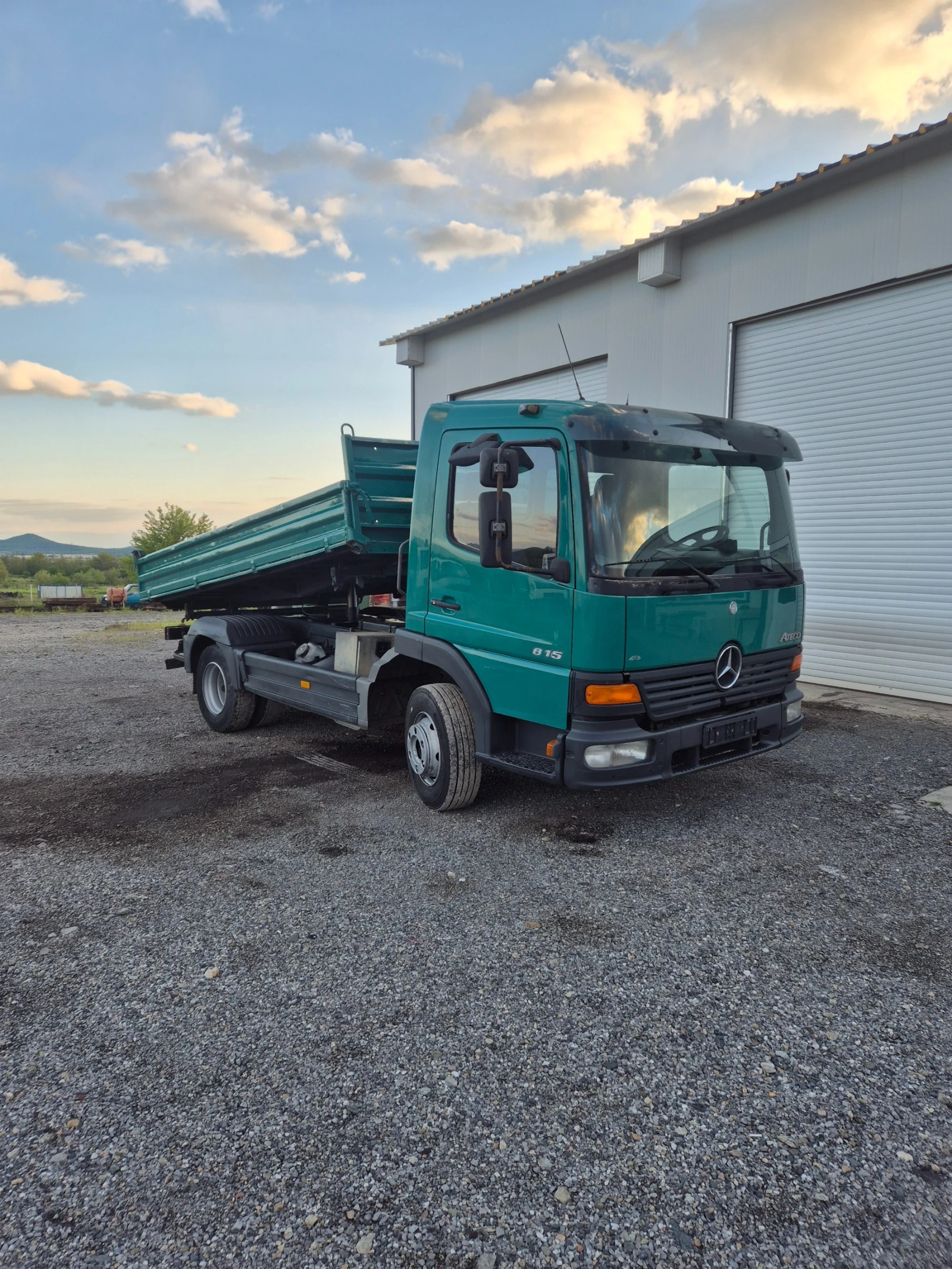 Mercedes-Benz Atego Тристранен самосвал , снимка 3 - Камиони - 54428290