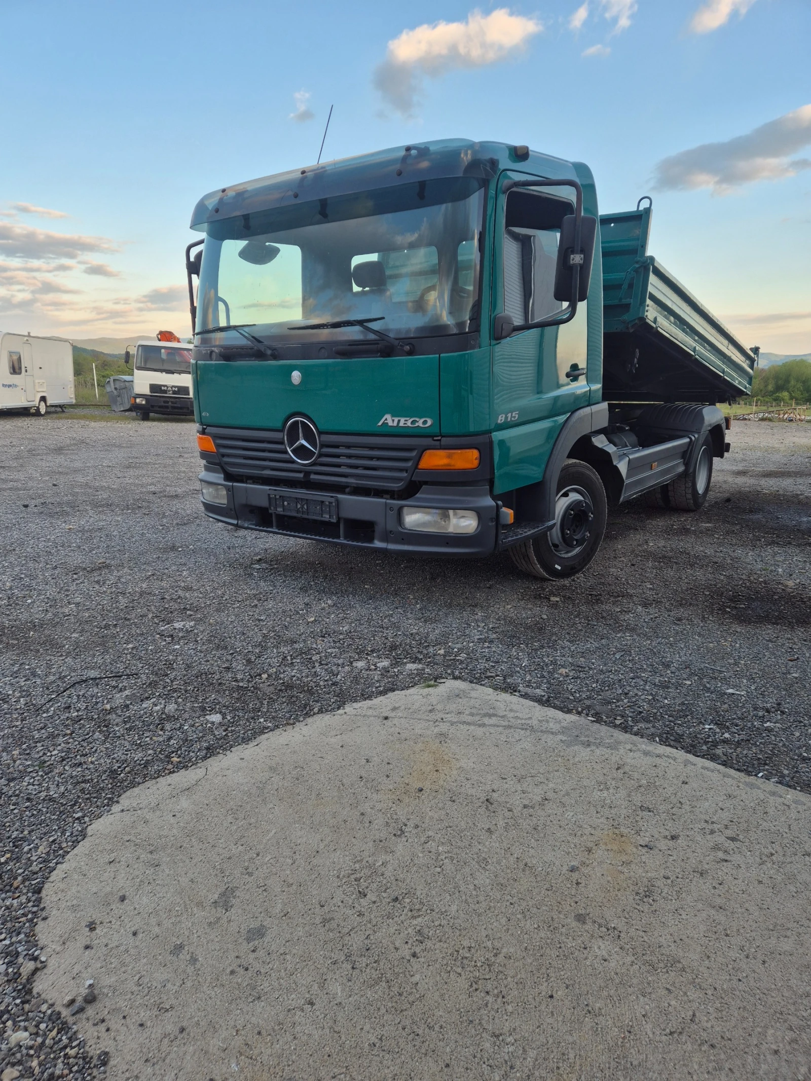 Mercedes-Benz Atego Тристранен самосвал , снимка 5 - Камиони - 54428290