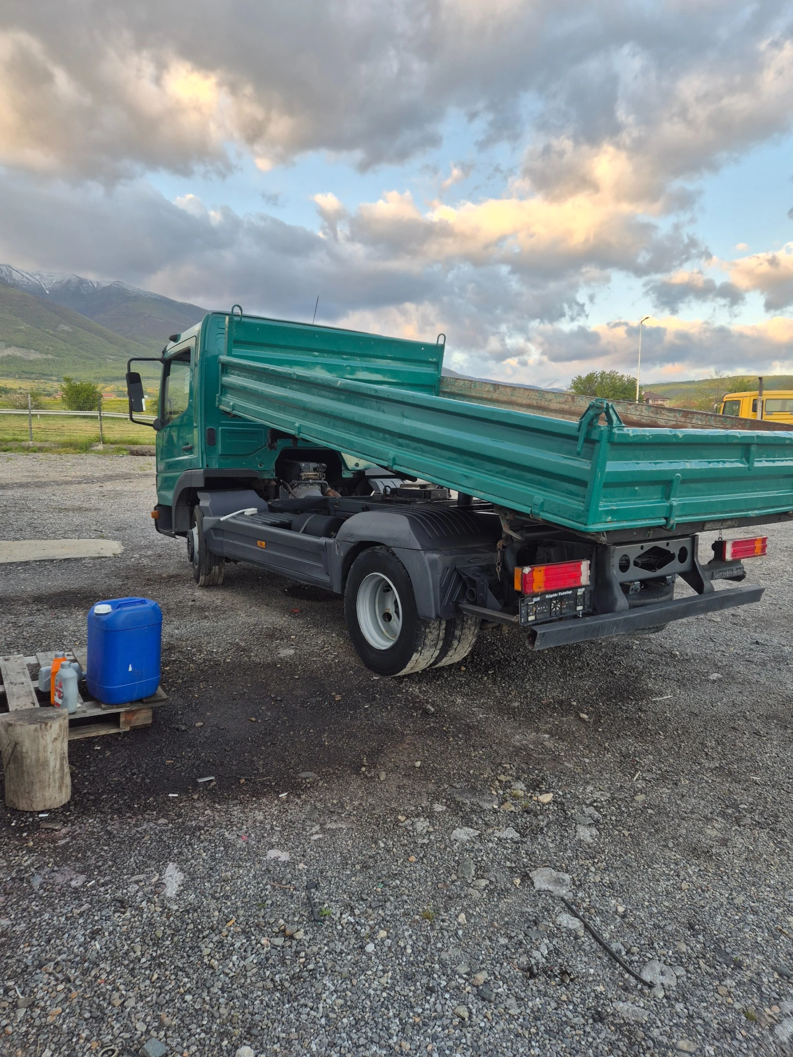 Mercedes-Benz Atego Тристранен самосвал , снимка 11 - Камиони - 54428290