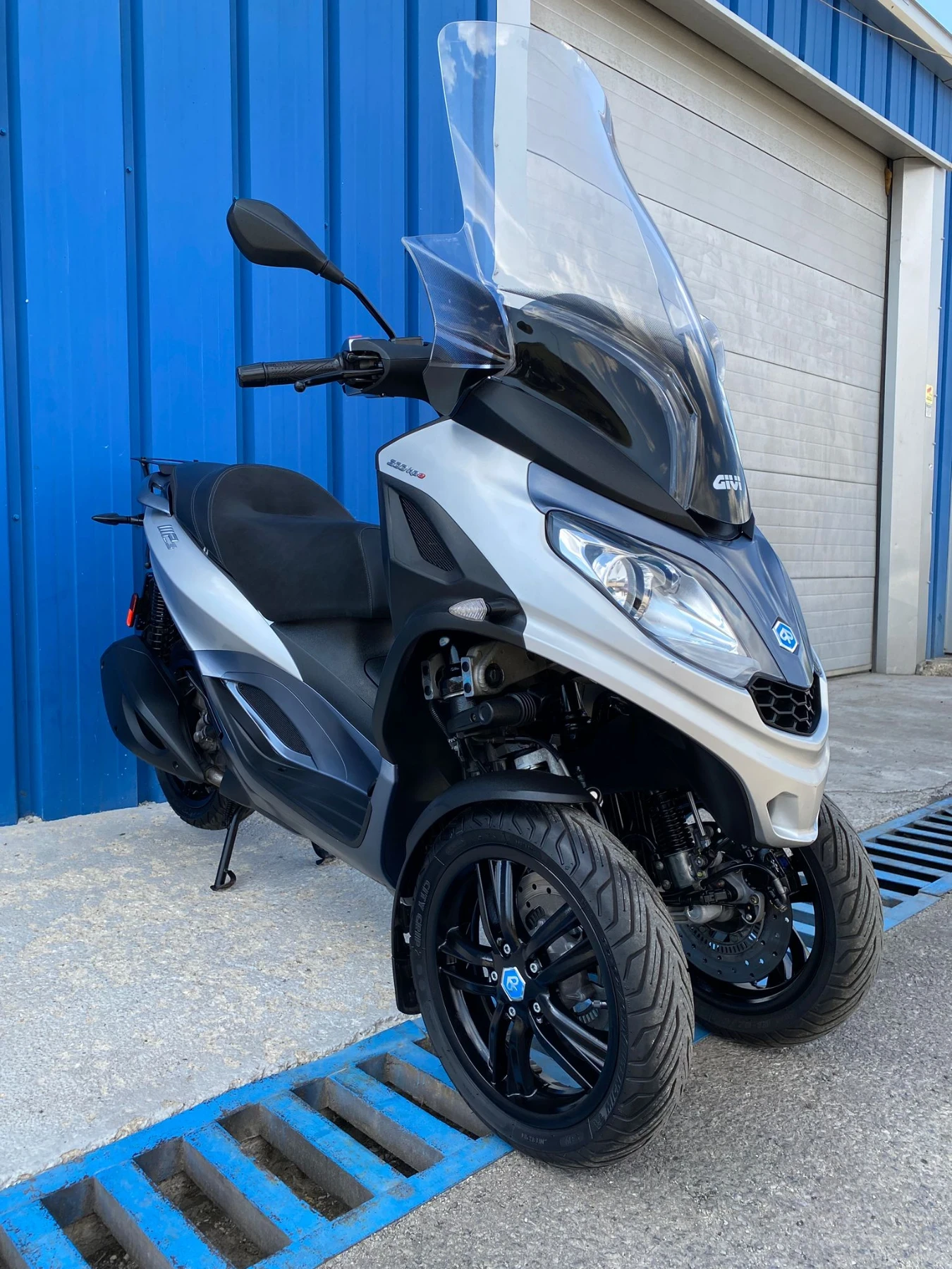 Piaggio Mp3 300i LT ABS ASR - изображение 2