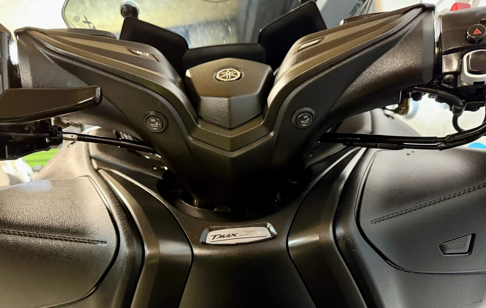 Yamaha T-max 560i ABS TCS AKRAPOVIC, снимка 8 - Мотоциклети и мототехника - 54071086