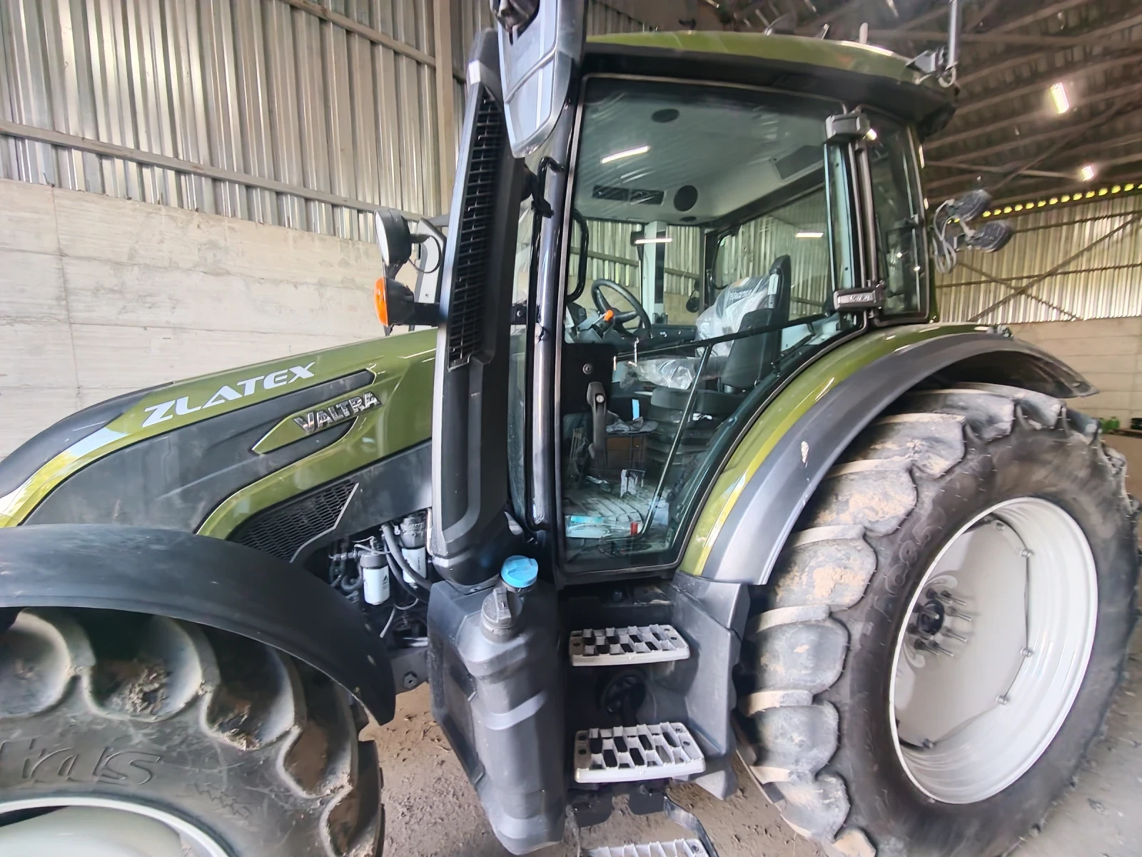 Трактор Valtra G135 Versu, снимка 2 - Селскостопанска техника - 54865219